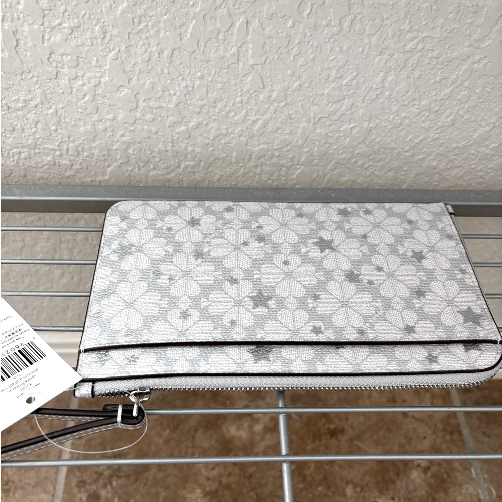 NWT KATE SPADE Medium Zip Wristlet Flower Star in Platinum Gray - Picture 5 of 8